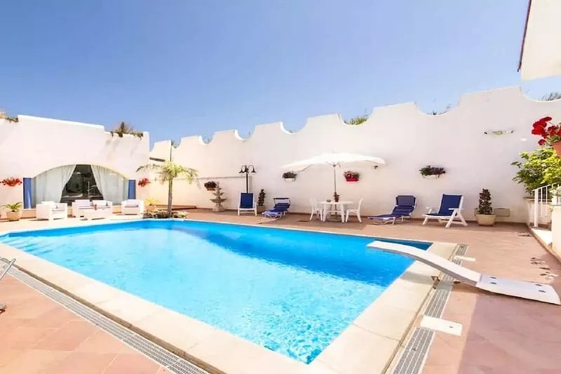 Wonderful villa on the sea with swimming pool