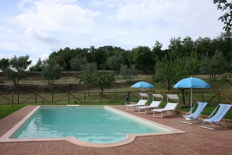 Stunning private villa for 4 people with private pool, WIFI, TV and parking