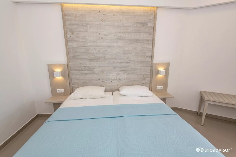 Zeus Hotel