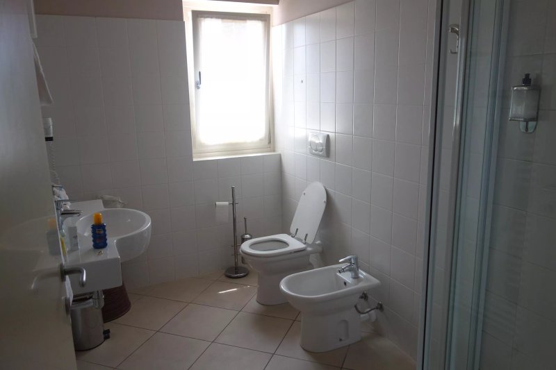Vialeromadodici Rooms & Apartments
