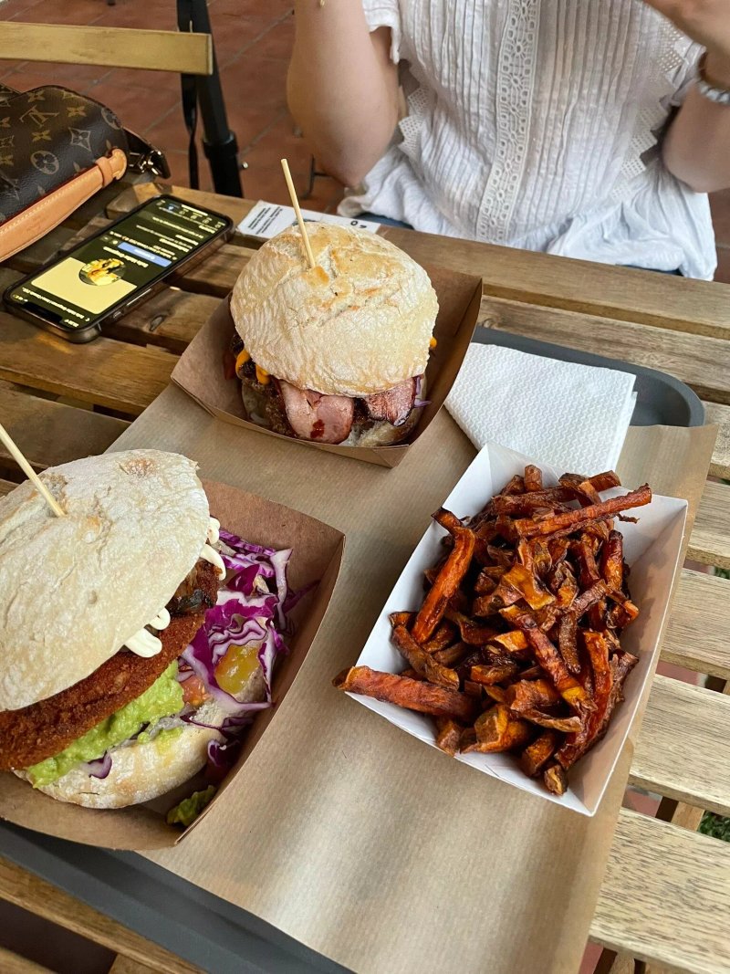 The Burger Cafe - Vegan & Meat Lovers