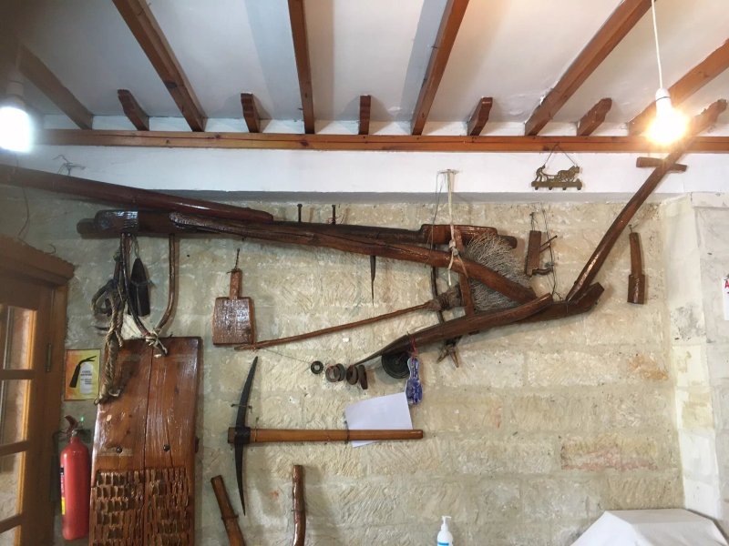 Linos Taverna