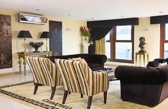 Posh Pads Apart Hotel
