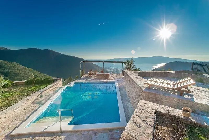 Luxury villa with stunning views. 3 Bedrooms▪6 Sleeps ▪2 Bathrooms ▪Private pool
