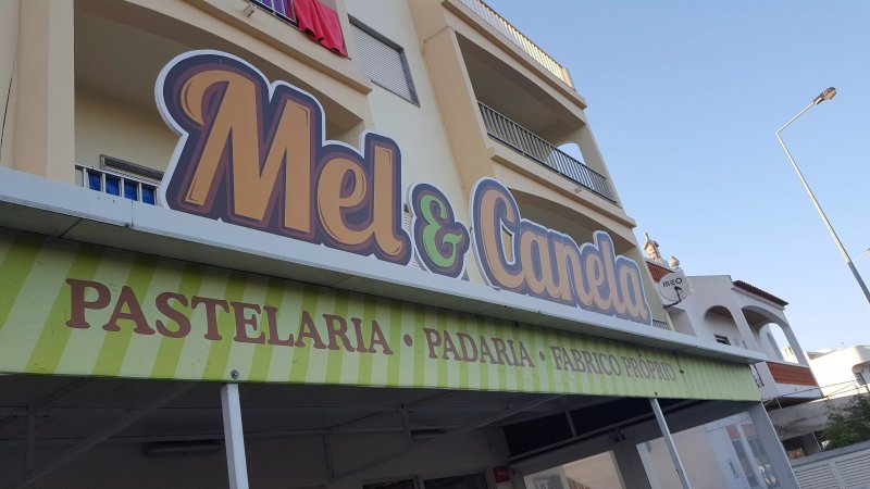Mel & Canela