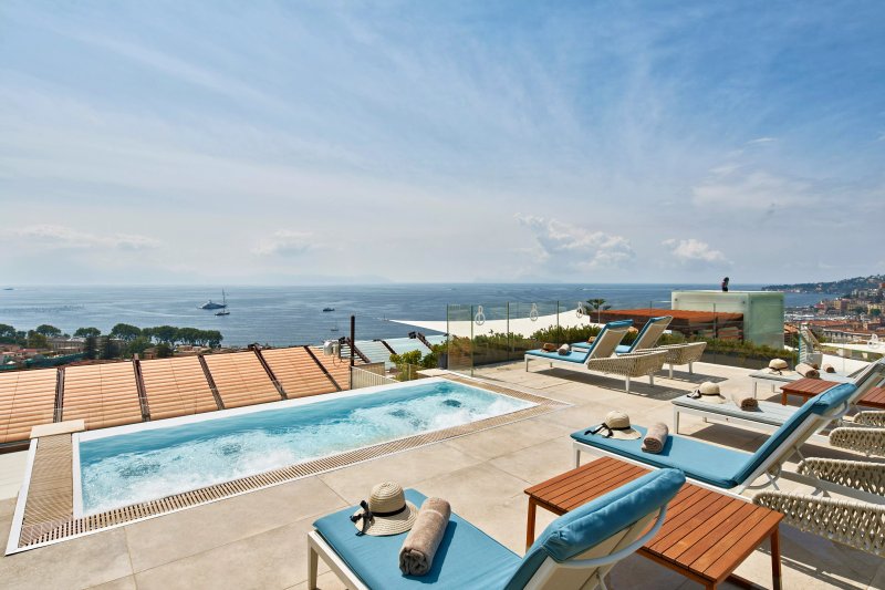 de Bonart Naples – Curio Collection by Hilton
