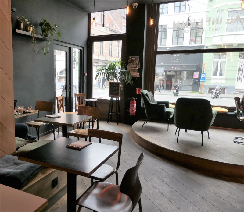Le Bal Infernal - Used Book Cafe