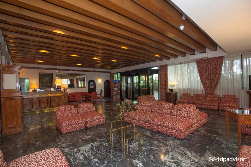 Pinewood Hotel