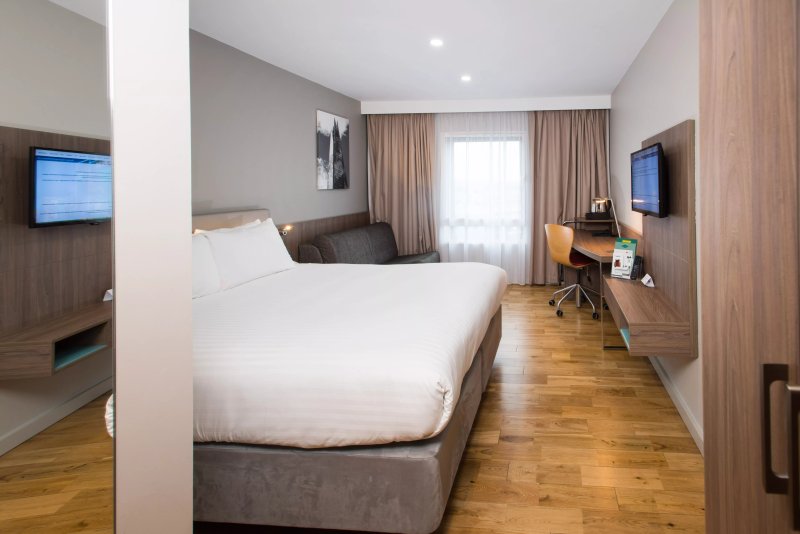 Holiday Inn London - West, an IHG hotel