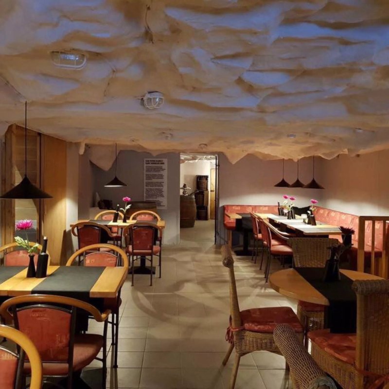 Spezi-Metzger Restaurant ”The cave“