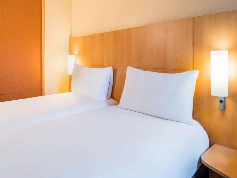 Ibis Paris Pont de Suresnes