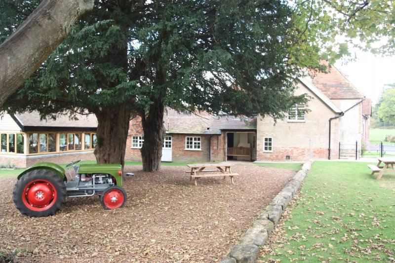 Nevill Crest and Gun