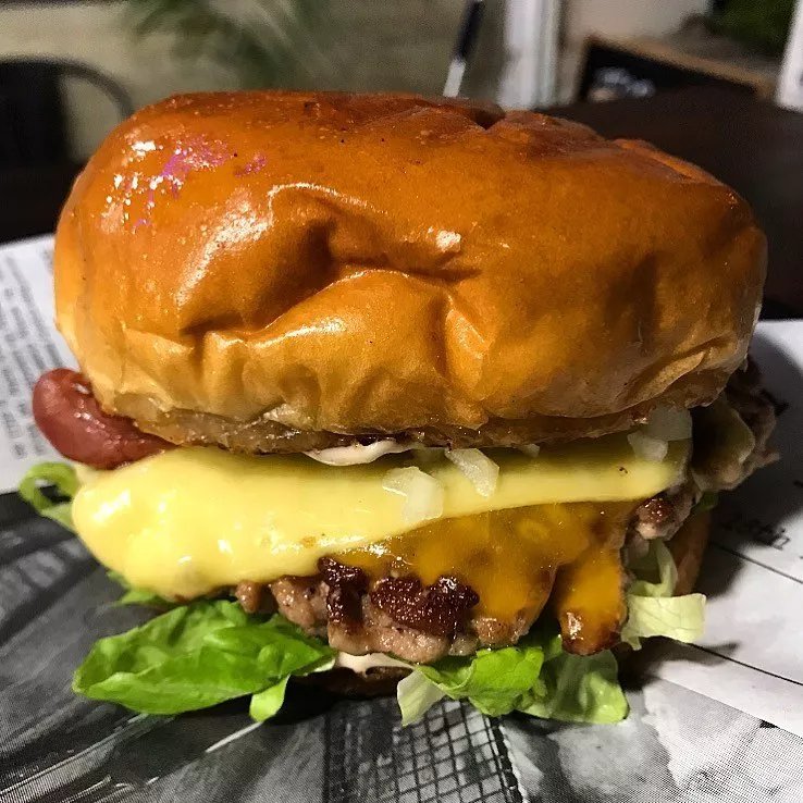 MOMAG Burgers & Gin