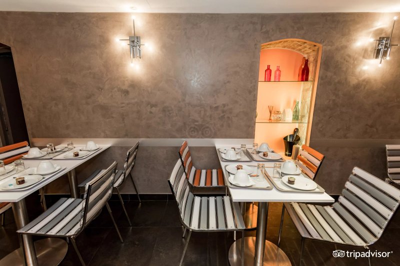 Hotel Lumieres Montmartre Paris