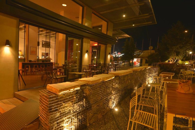 180 Degrees Sun & Lounge