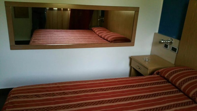 Orange Motel