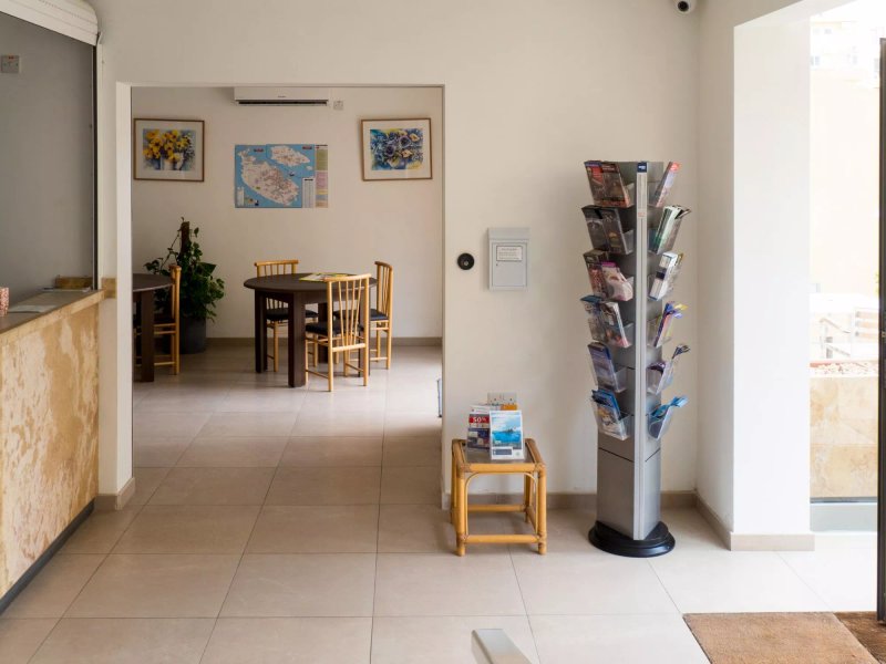 Huli Hotel and Apartments