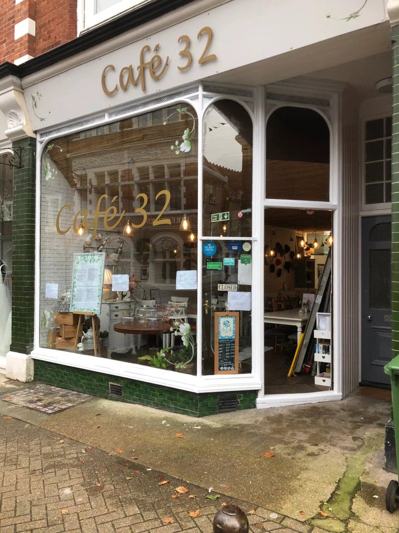 Cafe 32