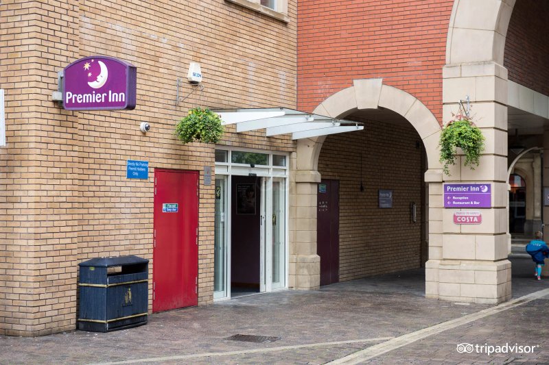 Premier Inn Swansea City Centre