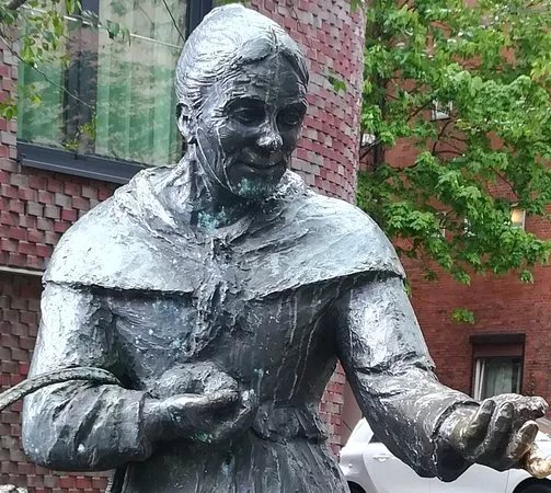 Statue of Zitronenjette