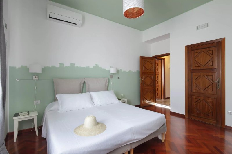 Laurus Sicilian Holiday
