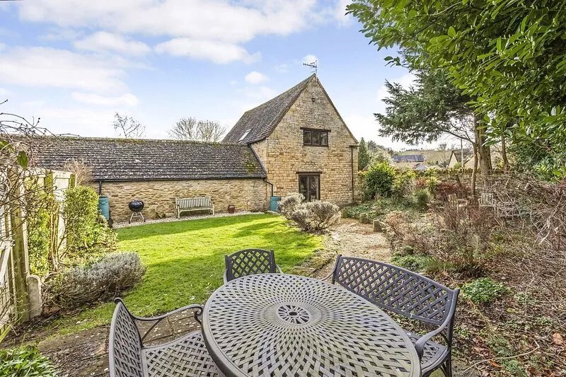 Converted Stable Barn sleeping 6 people in 3 bedrooms.