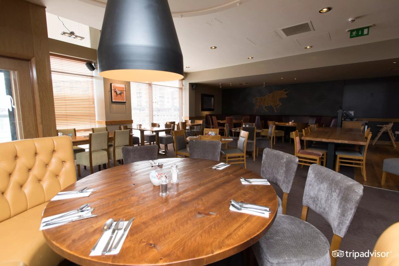 Premier Inn Swansea Waterfront Hotel