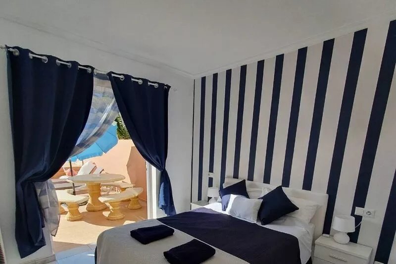 **AVAILABLE XMAS / NEW YEAR ** FANTASTIC LOCATION, Sleeps 9, Private Pool