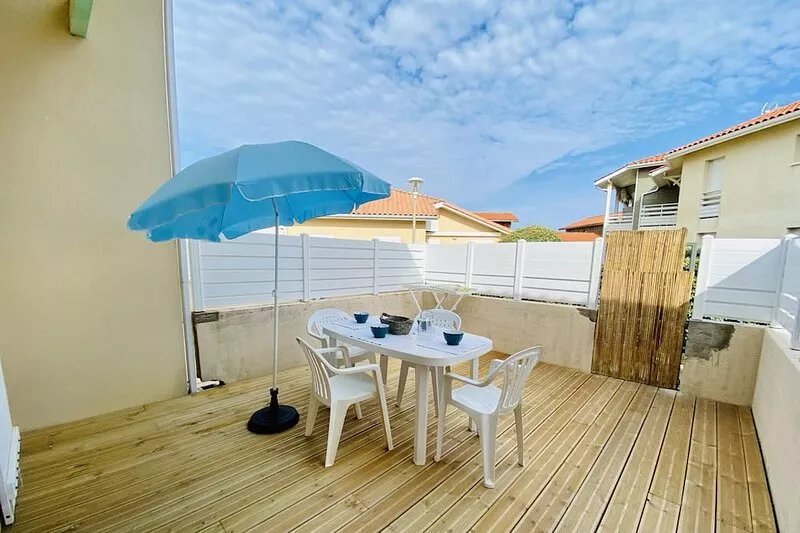 Sympathique pavillon dans résidence avec piscine (025)