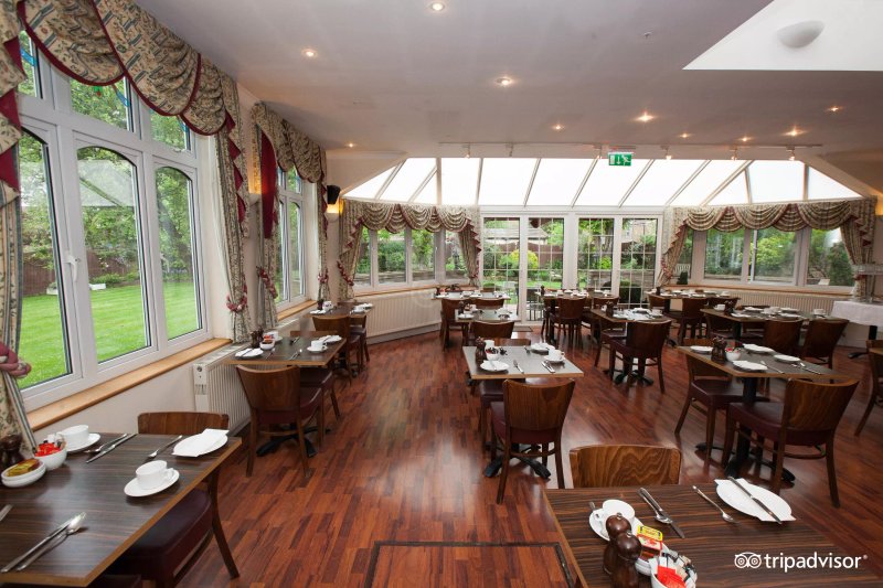 Glenlyn Hotel