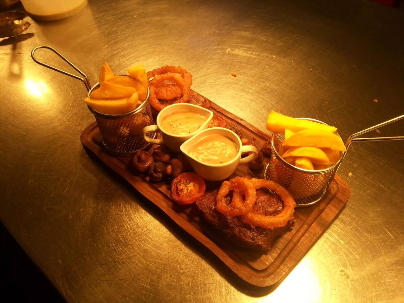 Lord Moreton Country Pub
