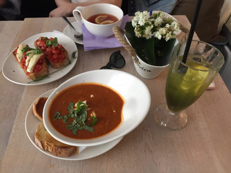 Lavenda Cafe & Galeria
