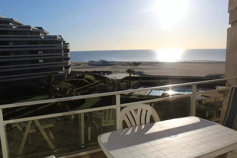 Flat 2BDR with sea view and direct beach access 70 m² 6 P near spa