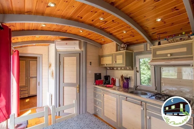 Gypsy Caravan & heated pool in Anjou