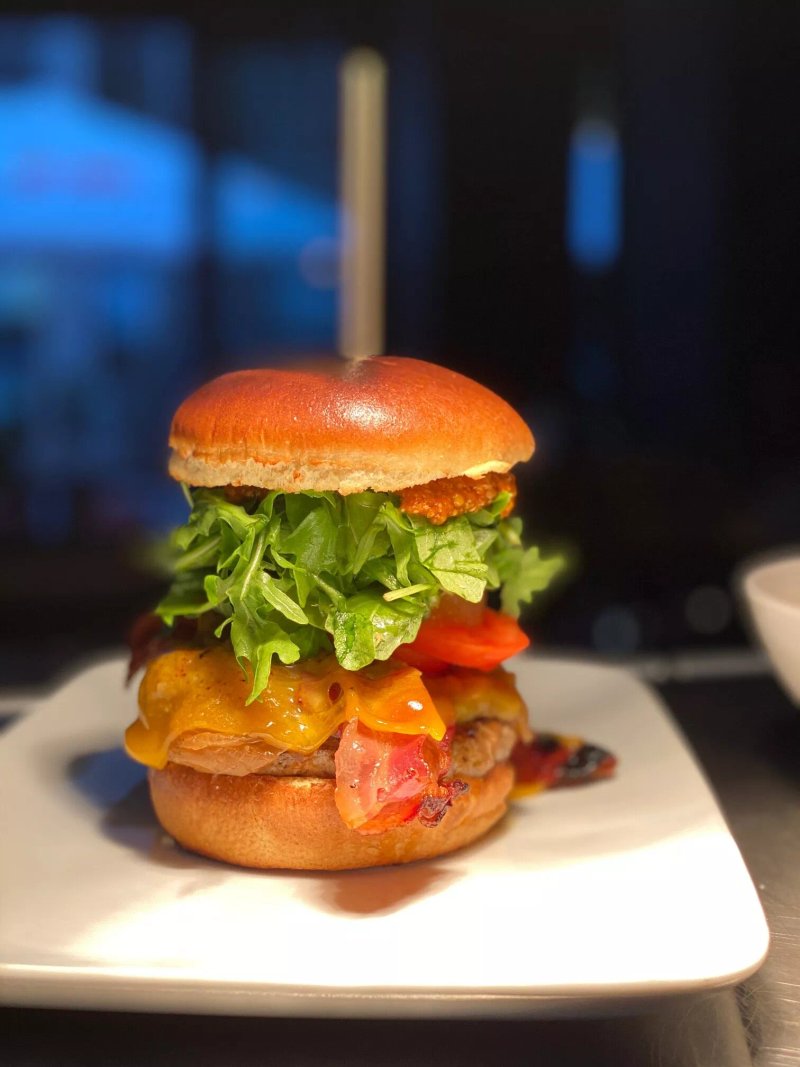 R10 Restaurant & Bar