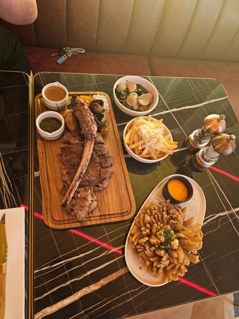 One Steakhouse And Lounge