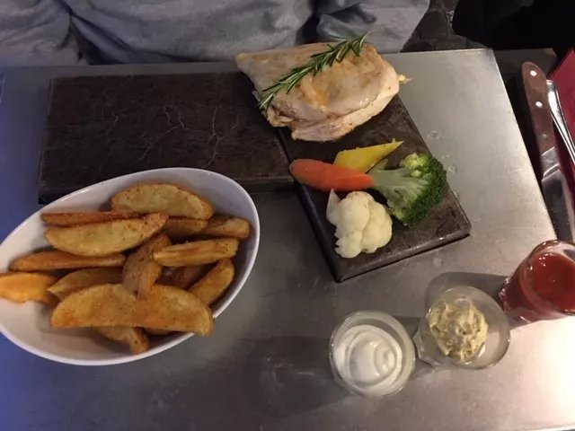 Alexis Restaurant & Winebar