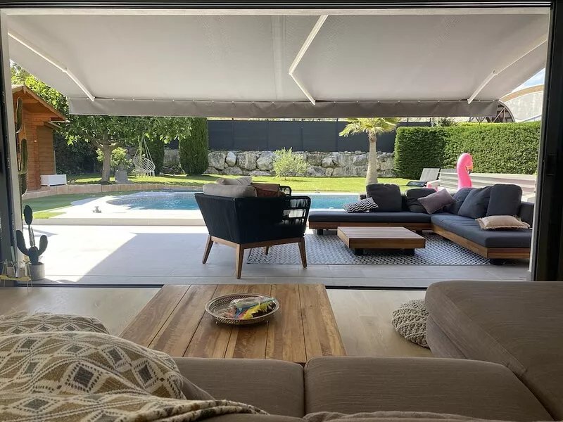 Beautiful Neo provencal Villa with its private pool in a secured domain