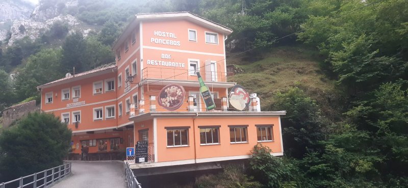 Hostal Poncebos