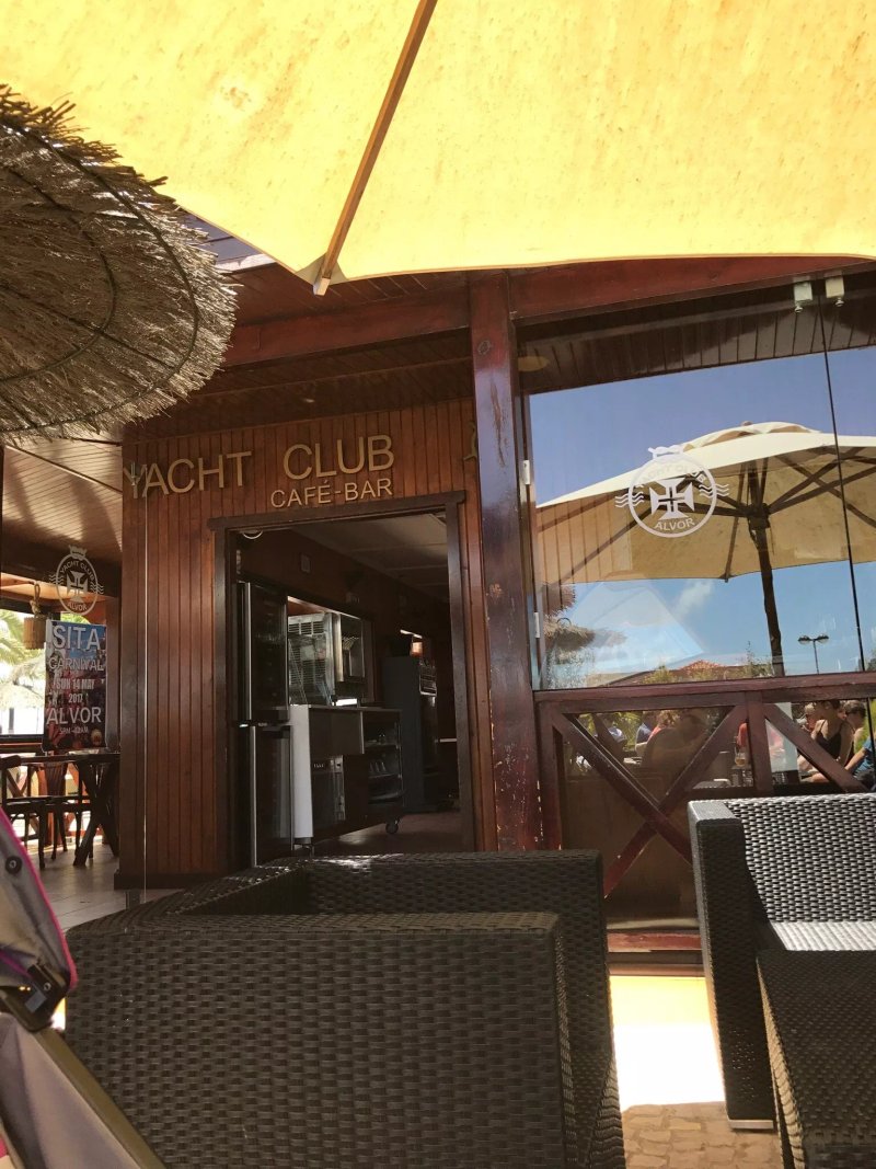 Yacht Club Cafe Bar