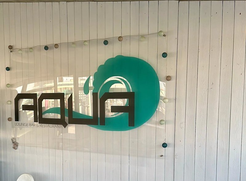 Aqua Lounge Bar & Restaurant