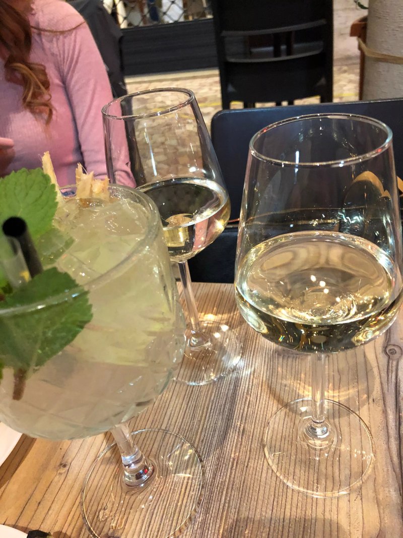Neaera Lounge & Bistro