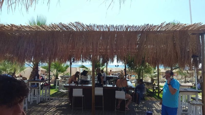 Leomar Seaside Bar & Restaurant