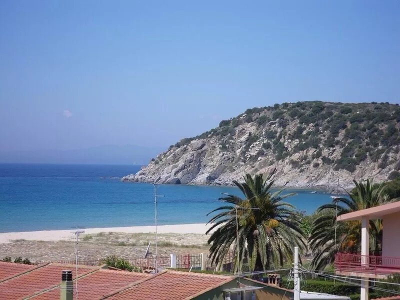 Penthouse 30mt from the beach with direct access to the sea �