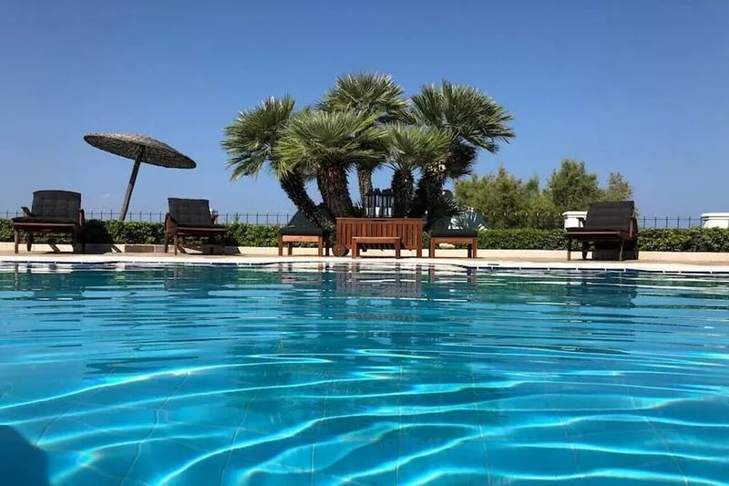 Villa Dolphin - Beachfront Maisonette with Pool