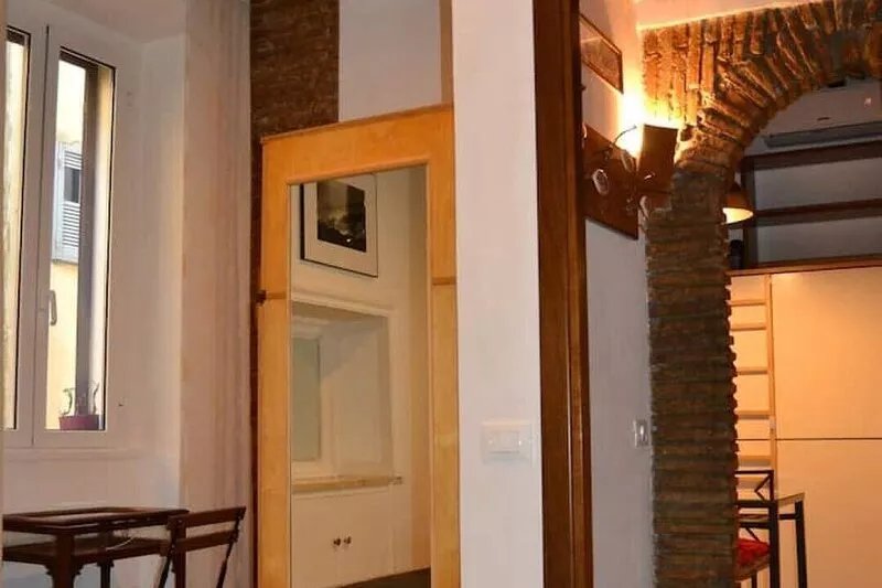 3 minutes on foot from Piazza Navona and Castel Sant'Angelo and the Vatican!