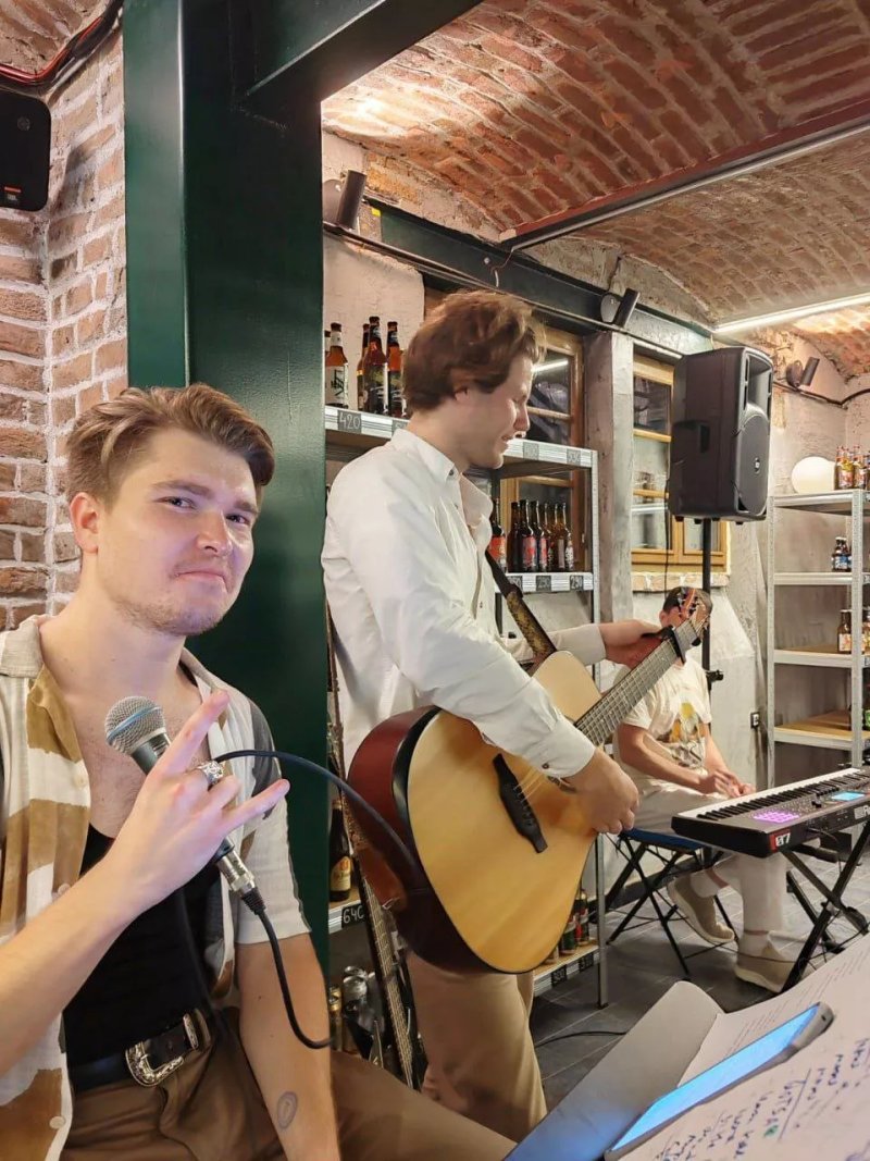 DVA MEDVEDA bottle shop