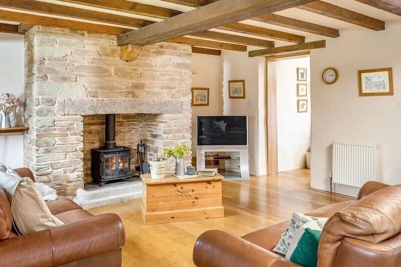Luxury 3 bedroom character barn with stunning rural views sleeps 6, near Padstow