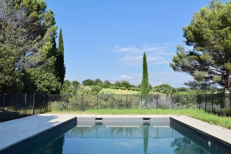 Family house, 10 mn walking distance from Lourmarin