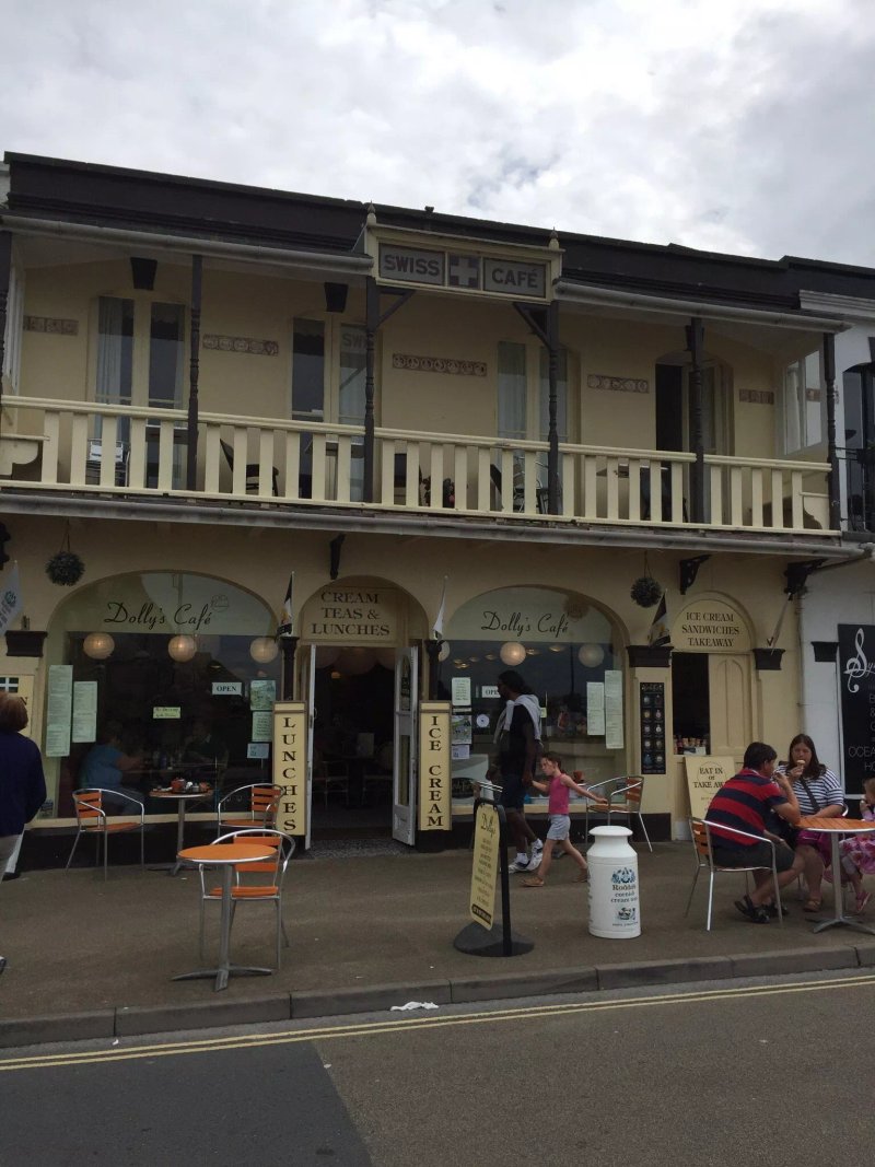 Dolly's Cafe